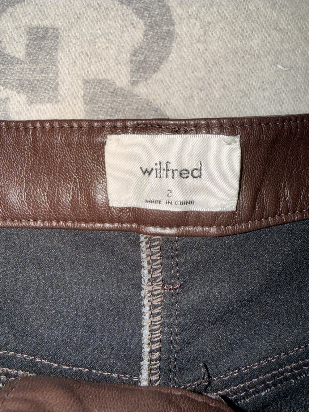 Wilfred Melina Pant Brown Straight Leg Pants Vegan Leather Size 2 Like New - Picture 9 of 10